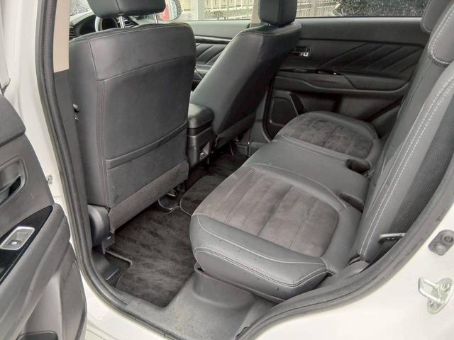 アウトランダーＰＨＥＶ Ｇプレミアムパッケージ【４ＷＤ］　【全方位カメラ】【ＣＡＲＰＬＡＹ対応】　Ｂｌｕｅｔｏｏｔｈオーディオ　バックカメラ　ＵＳＢ接続　ディスプレイオーディオ　ＬＥＤヘッドライト　フォグランプ　追従クルーズコントロール　衝突軽減システム（55枚目）