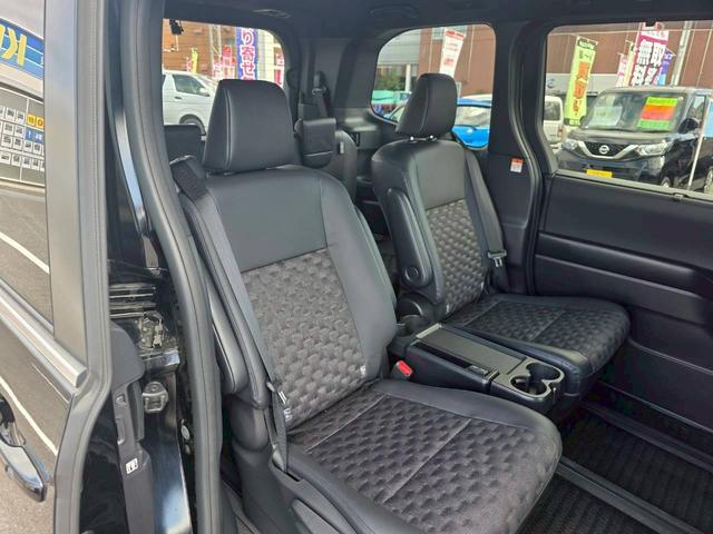 ヴォクシー Ｓ－Ｚ【４ＷＤ】【後期型】【フリップダウンモニター】　【寒冷地仕様】　両側電動スライドドア　純正ディスプレイオーディオ　バックカメラ＆Ｂｌｕｅｔｏｏｔｈ＆ＣＤ／ＤＶＤ再生　ＨＤＭＩ　ＬＥＤライト　シートヒーター　ＥＴＣ２．０（43枚目）
