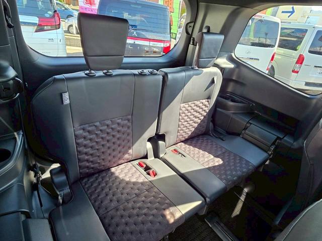 ヴォクシー Ｓ－Ｚ【４ＷＤ】【後期型】【フリップダウンモニター】　【寒冷地仕様】　両側電動スライドドア　純正ディスプレイオーディオ　バックカメラ＆Ｂｌｕｅｔｏｏｔｈ＆ＣＤ／ＤＶＤ再生　ＨＤＭＩ　ＬＥＤライト　シートヒーター　ＥＴＣ２．０（44枚目）