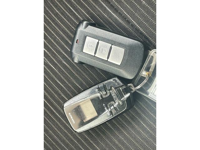 自社の陸運局認証工場を併設！国家資格を持った整備士による整備。ステレオ、エアコン等の走行に関係のない所も不具合箇所があれば修理してご納車致します。