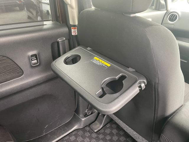 店内のキッズコーナーには人気ゲームやＤＶＤをご用意、ＴＶ・雑誌も取り揃えておりますので整備待ち時間でも退屈致しません♪各種お飲み物のご用意、お子様には風船とお菓子をプレゼントしております♪