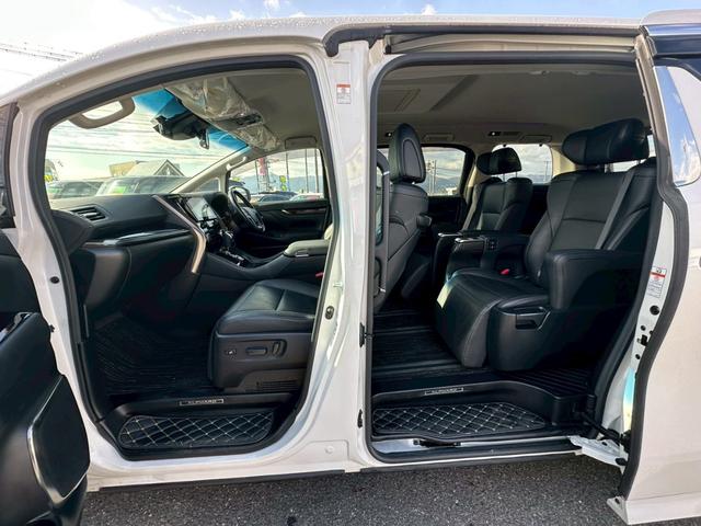 アルファードハイブリッド SR Cパッケージ【4WD】【黒革電動シート】【福井県仕入】 【フリップダウンモニター】【パワーバックドア】【3眼LEDヘッドライト】シートヒーター シートクーラー 純正ディスプレイオーディオ フルセグ バックカメラ ETC ドラレコ ステアヒーター(17枚目)