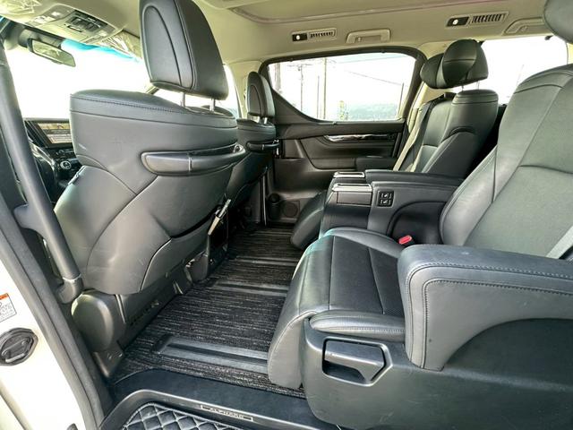 アルファードハイブリッド SR Cパッケージ【4WD】【黒革電動シート】【福井県仕入】 【フリップダウンモニター】【パワーバックドア】【3眼LEDヘッドライト】シートヒーター シートクーラー 純正ディスプレイオーディオ フルセグ バックカメラ ETC ドラレコ ステアヒーター(19枚目)