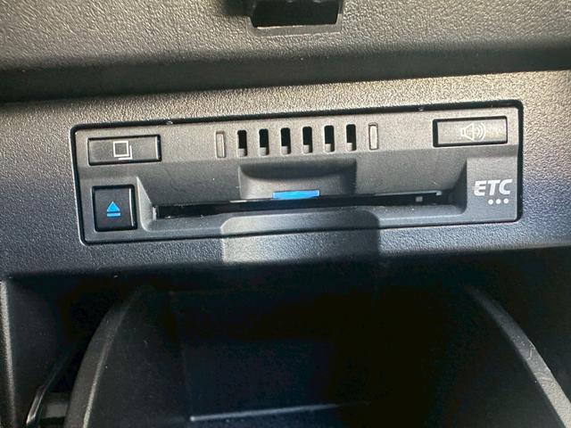 アルファードハイブリッド SR Cパッケージ【4WD】【黒革電動シート】【福井県仕入】 【フリップダウンモニター】【パワーバックドア】【3眼LEDヘッドライト】シートヒーター シートクーラー 純正ディスプレイオーディオ フルセグ バックカメラ ETC ドラレコ ステアヒーター(22枚目)