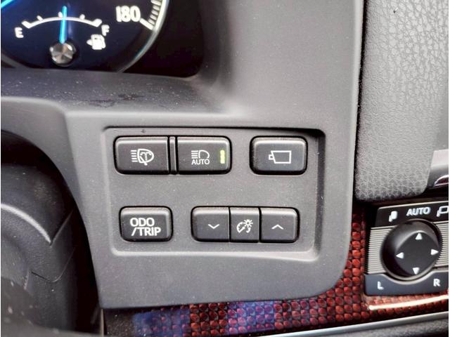 クラウンハイブリッド ロイヤルサルーンG Four【4WD】【夏冬タイヤ付】 【全方位カメラ】【純正フルセグナビ】純正エンスタ Bluetooth CD/DVD再生 ミラーヒーター 追従クルコン ブラインドスポットモニター コーナーセンサー ビルトインETC LEDヘッドライト(17枚目)