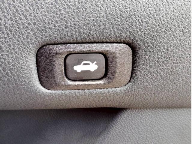 クラウンハイブリッド ロイヤルサルーンG Four【4WD】【夏冬タイヤ付】 【全方位カメラ】【純正フルセグナビ】純正エンスタ Bluetooth CD/DVD再生 ミラーヒーター 追従クルコン ブラインドスポットモニター コーナーセンサー ビルトインETC LEDヘッドライト(19枚目)