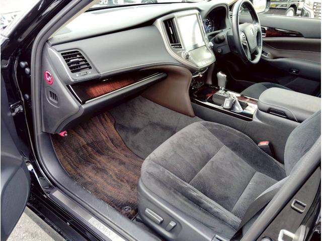 クラウンハイブリッド ロイヤルサルーンG Four【4WD】【夏冬タイヤ付】 【全方位カメラ】【純正フルセグナビ】純正エンスタ Bluetooth CD/DVD再生 ミラーヒーター 追従クルコン ブラインドスポットモニター コーナーセンサー ビルトインETC LEDヘッドライト(32枚目)