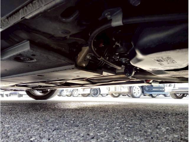 プリウス Sツーリングセレクション【4WD】【走行19.605キロ】 【黒皮シート】【純正9インチSDナビ】【BT接続/バックカメラ/CD/DVD再生/フルセグ/】【電動シート】【シートヒーター】【オートLEDライト】【純正アルミ】【プッシュスタート&スマートキー】(5枚目)