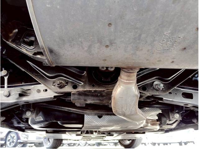 プリウス Sツーリングセレクション【4WD】【走行19.605キロ】 【黒皮シート】【純正9インチSDナビ】【BT接続/バックカメラ/CD/DVD再生/フルセグ/】【電動シート】【シートヒーター】【オートLEDライト】【純正アルミ】【プッシュスタート&スマートキー】(6枚目)