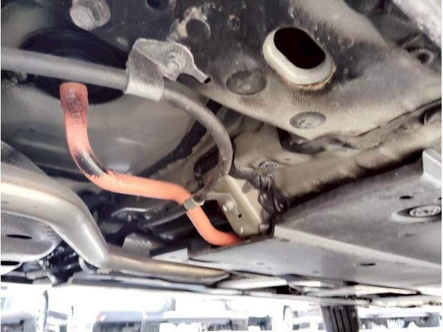 プリウス Sツーリングセレクション【4WD】【走行19.605キロ】 【黒皮シート】【純正9インチSDナビ】【BT接続/バックカメラ/CD/DVD再生/フルセグ/】【電動シート】【シートヒーター】【オートLEDライト】【純正アルミ】【プッシュスタート&スマートキー】(7枚目)