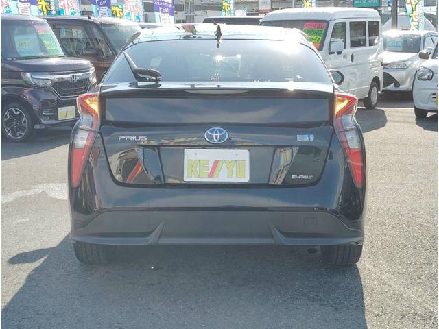 プリウス Sツーリングセレクション【4WD】【走行19.605キロ】 【黒皮シート】【純正9インチSDナビ】【BT接続/バックカメラ/CD/DVD再生/フルセグ/】【電動シート】【シートヒーター】【オートLEDライト】【純正アルミ】【プッシュスタート&スマートキー】(16枚目)