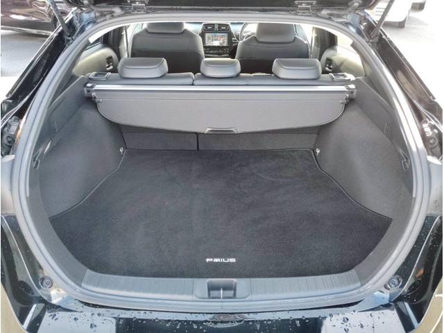 プリウス Sツーリングセレクション【4WD】【走行19.605キロ】 【黒皮シート】【純正9インチSDナビ】【BT接続/バックカメラ/CD/DVD再生/フルセグ/】【電動シート】【シートヒーター】【オートLEDライト】【純正アルミ】【プッシュスタート&スマートキー】(20枚目)