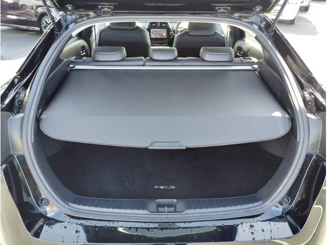 プリウス Sツーリングセレクション【4WD】【走行19.605キロ】 【黒皮シート】【純正9インチSDナビ】【BT接続/バックカメラ/CD/DVD再生/フルセグ/】【電動シート】【シートヒーター】【オートLEDライト】【純正アルミ】【プッシュスタート&スマートキー】(21枚目)