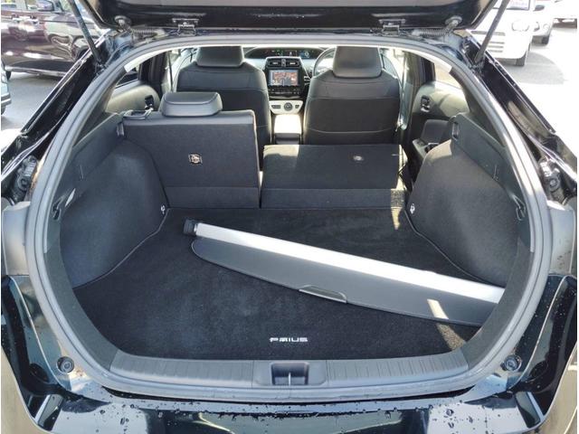プリウス Sツーリングセレクション【4WD】【走行19.605キロ】 【黒皮シート】【純正9インチSDナビ】【BT接続/バックカメラ/CD/DVD再生/フルセグ/】【電動シート】【シートヒーター】【オートLEDライト】【純正アルミ】【プッシュスタート&スマートキー】(22枚目)
