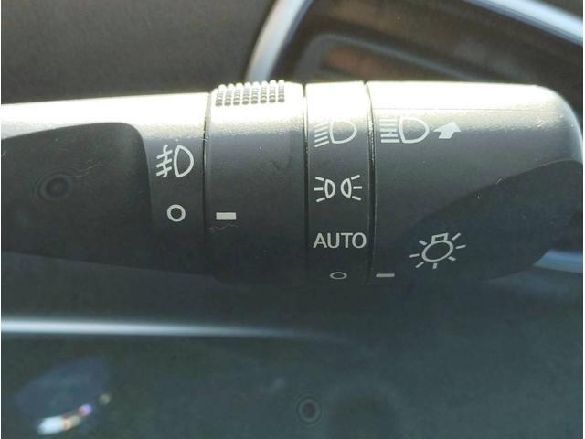 プリウス Sツーリングセレクション【4WD】【走行19.605キロ】 【黒皮シート】【純正9インチSDナビ】【BT接続/バックカメラ/CD/DVD再生/フルセグ/】【電動シート】【シートヒーター】【オートLEDライト】【純正アルミ】【プッシュスタート&スマートキー】(27枚目)