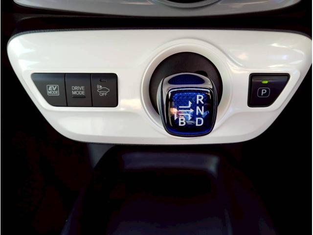 プリウス Sツーリングセレクション【4WD】【走行19.605キロ】 【黒皮シート】【純正9インチSDナビ】【BT接続/バックカメラ/CD/DVD再生/フルセグ/】【電動シート】【シートヒーター】【オートLEDライト】【純正アルミ】【プッシュスタート&スマートキー】(28枚目)