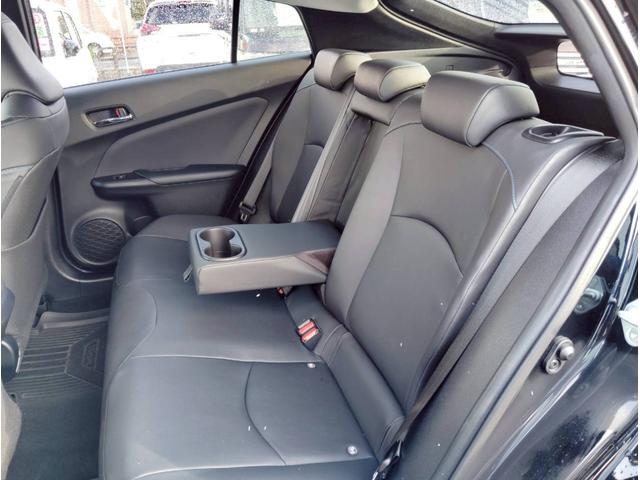 プリウス Sツーリングセレクション【4WD】【走行19.605キロ】 【黒皮シート】【純正9インチSDナビ】【BT接続/バックカメラ/CD/DVD再生/フルセグ/】【電動シート】【シートヒーター】【オートLEDライト】【純正アルミ】【プッシュスタート&スマートキー】(35枚目)