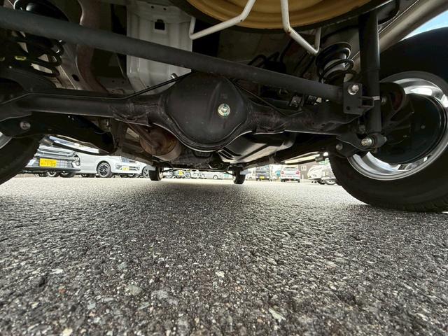 ＮＶ１００クリッパーバン ＤＸ　４ＷＤ　禁煙車　オーバーヘッドシェルフ　ＣＤオーディオ　ラジオ　ＡＵＸ接続　ＵＳＢ充電ポート　ＥＴＣ　オートライト　１２インチアルミホイール　横滑り防止　エアコン　パワーウィンドウ　ダブルエアバック（5枚目）