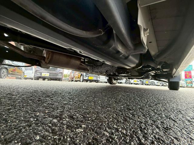 ＮＶ１００クリッパーバン ＤＸ　４ＷＤ　禁煙車　オーバーヘッドシェルフ　ＣＤオーディオ　ラジオ　ＡＵＸ接続　ＵＳＢ充電ポート　ＥＴＣ　オートライト　１２インチアルミホイール　横滑り防止　エアコン　パワーウィンドウ　ダブルエアバック（7枚目）