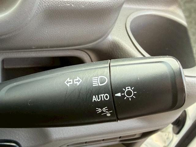 ＮＶ１００クリッパーバン ＤＸ　４ＷＤ　禁煙車　オーバーヘッドシェルフ　ＣＤオーディオ　ラジオ　ＡＵＸ接続　ＵＳＢ充電ポート　ＥＴＣ　オートライト　１２インチアルミホイール　横滑り防止　エアコン　パワーウィンドウ　ダブルエアバック（8枚目）