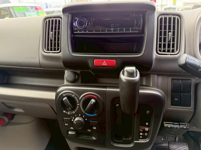 ＮＶ１００クリッパーバン ＤＸ　４ＷＤ　禁煙車　オーバーヘッドシェルフ　ＣＤオーディオ　ラジオ　ＡＵＸ接続　ＵＳＢ充電ポート　ＥＴＣ　オートライト　１２インチアルミホイール　横滑り防止　エアコン　パワーウィンドウ　ダブルエアバック（12枚目）
