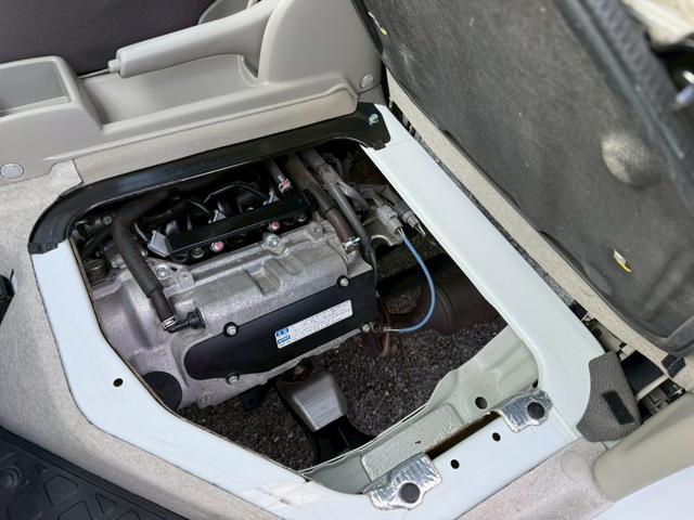 ＮＶ１００クリッパーバン ＤＸ　４ＷＤ　禁煙車　オーバーヘッドシェルフ　ＣＤオーディオ　ラジオ　ＡＵＸ接続　ＵＳＢ充電ポート　ＥＴＣ　オートライト　１２インチアルミホイール　横滑り防止　エアコン　パワーウィンドウ　ダブルエアバック（22枚目）