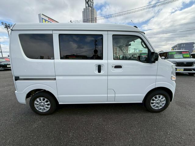 ＮＶ１００クリッパーバン ＤＸ　４ＷＤ　禁煙車　オーバーヘッドシェルフ　ＣＤオーディオ　ラジオ　ＡＵＸ接続　ＵＳＢ充電ポート　ＥＴＣ　オートライト　１２インチアルミホイール　横滑り防止　エアコン　パワーウィンドウ　ダブルエアバック（25枚目）