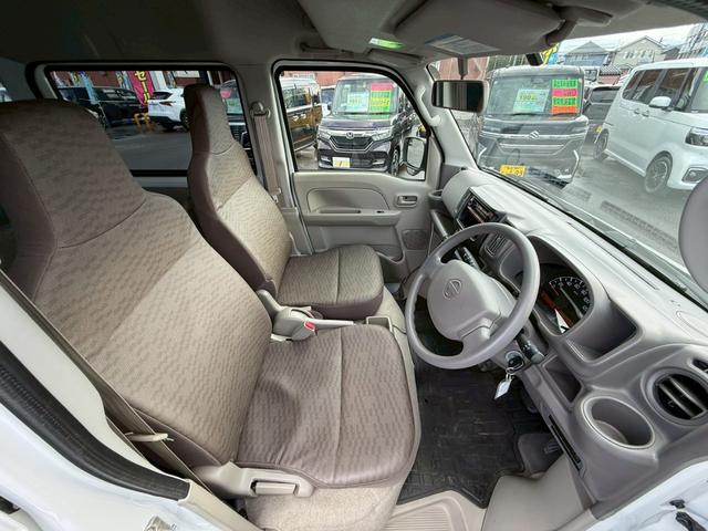 ＮＶ１００クリッパーバン ＤＸ　４ＷＤ　禁煙車　オーバーヘッドシェルフ　ＣＤオーディオ　ラジオ　ＡＵＸ接続　ＵＳＢ充電ポート　ＥＴＣ　オートライト　１２インチアルミホイール　横滑り防止　エアコン　パワーウィンドウ　ダブルエアバック（29枚目）