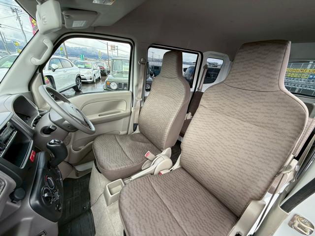 ＮＶ１００クリッパーバン ＤＸ　４ＷＤ　禁煙車　オーバーヘッドシェルフ　ＣＤオーディオ　ラジオ　ＡＵＸ接続　ＵＳＢ充電ポート　ＥＴＣ　オートライト　１２インチアルミホイール　横滑り防止　エアコン　パワーウィンドウ　ダブルエアバック（31枚目）
