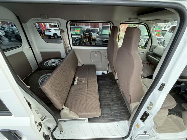 ＮＶ１００クリッパーバン ＤＸ　４ＷＤ　禁煙車　オーバーヘッドシェルフ　ＣＤオーディオ　ラジオ　ＡＵＸ接続　ＵＳＢ充電ポート　ＥＴＣ　オートライト　１２インチアルミホイール　横滑り防止　エアコン　パワーウィンドウ　ダブルエアバック（33枚目）