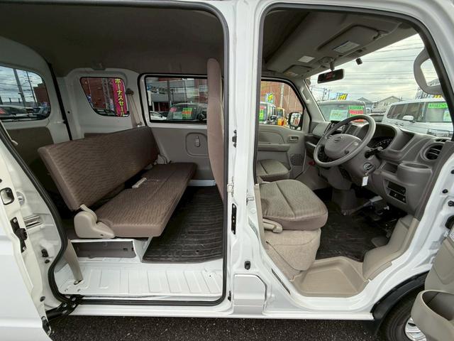 ＮＶ１００クリッパーバン ＤＸ　４ＷＤ　禁煙車　オーバーヘッドシェルフ　ＣＤオーディオ　ラジオ　ＡＵＸ接続　ＵＳＢ充電ポート　ＥＴＣ　オートライト　１２インチアルミホイール　横滑り防止　エアコン　パワーウィンドウ　ダブルエアバック（34枚目）