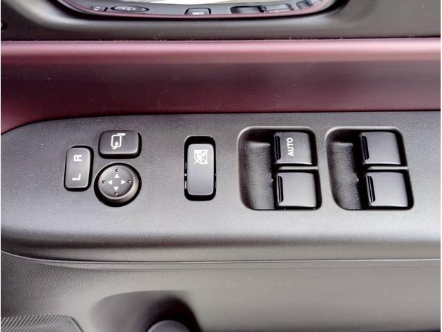 スペーシアカスタム ハイブリッドＸＳターボ【４ＷＤ】【届出済未使用車】　【全方位カメラ】スズキコネクト９型ナビ　衝突軽減＆車線逸脱警告　両側電動スライドドア　ハーフレザーシート＆シートヒーター　ＬＥＤライト　追従クルコン　地デジ　ＢＴオーディオ　保証書（16枚目）