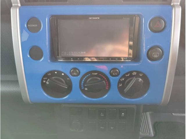 ＦＪクルーザー カラーパッケージ　４ＷＤ　寒冷地仕様　カロッテェリアナビ　フルセグ　バックカメラ＆Ｂｌｕｅｔｏｏｔｈ＆ＣＤ／ＤＶＤ再生　ＥＴＣ　クルーズコントロール　コーナーセンサー　ルーフレール　バックフォグ　禁煙車　取説＆保証書（8枚目）