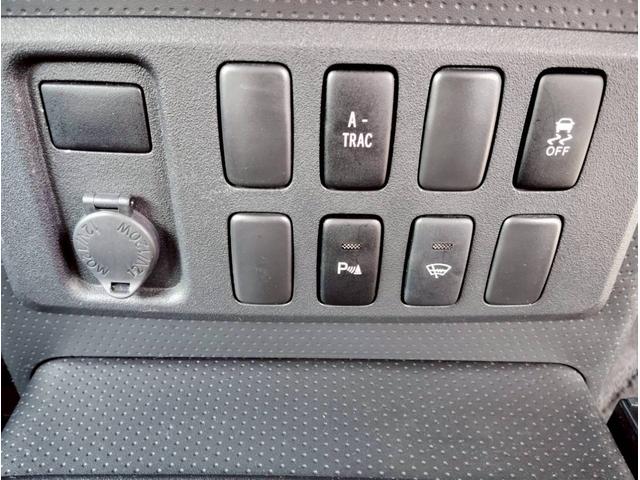 ＦＪクルーザー カラーパッケージ　４ＷＤ　寒冷地仕様　カロッテェリアナビ　フルセグ　バックカメラ＆Ｂｌｕｅｔｏｏｔｈ＆ＣＤ／ＤＶＤ再生　ＥＴＣ　クルーズコントロール　コーナーセンサー　ルーフレール　バックフォグ　禁煙車　取説＆保証書（12枚目）