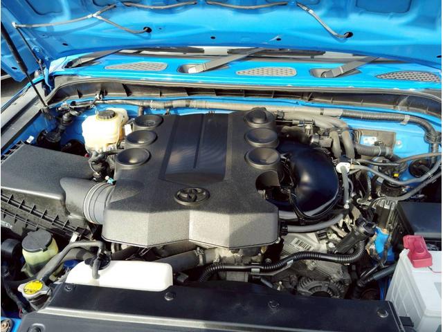 ＦＪクルーザー カラーパッケージ　４ＷＤ　寒冷地仕様　カロッテェリアナビ　フルセグ　バックカメラ＆Ｂｌｕｅｔｏｏｔｈ＆ＣＤ／ＤＶＤ再生　ＥＴＣ　クルーズコントロール　コーナーセンサー　ルーフレール　バックフォグ　禁煙車　取説＆保証書（22枚目）