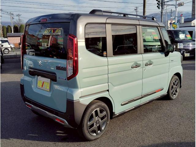 スペーシアギア ハイブリッドＸＺ　ターボ　４ＷＤ　届出済未使用車／全方位モニター付９型ナビ／スズキセーフティサポート／衝突軽減システム／車線逸脱警告／追従クルコン／両側電動スライド／ＬＥＤヘッドライト／パドルシフト／フルセグＴＶ／ＢＴ／シートヒーター（3枚目）