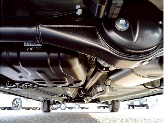 スペーシアギア ハイブリッドＸＺ　ターボ　４ＷＤ　届出済未使用車／全方位モニター付９型ナビ／スズキセーフティサポート／衝突軽減システム／車線逸脱警告／追従クルコン／両側電動スライド／ＬＥＤヘッドライト／パドルシフト／フルセグＴＶ／ＢＴ／シートヒーター（5枚目）