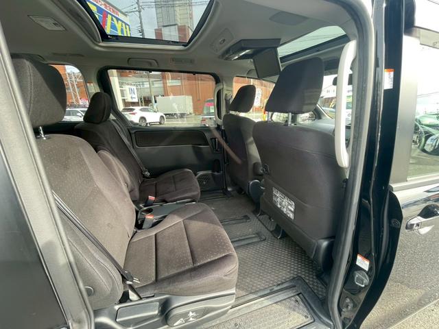 ヴォクシー Ｖ　４ＷＤ　東京仕入れ　サンルーフ　フリップダウンモニター　フルセグＳＤナビ　Ｂｌｕｅｔｏｏｔｈ　ＣＤ／ＤＶＤ再生　クルーズコントロール　ＬＥＤヘッドライト　フォグランプ　スマートキー＆プッシュスタート（36枚目）