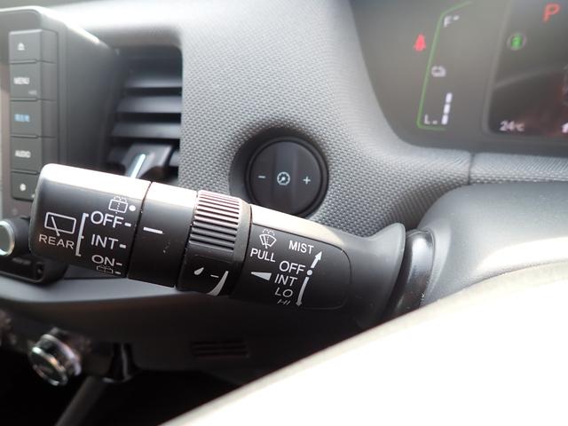 フィット ｅ：ＨＥＶクロスター　ナビ　フルセグ　Ｂｌｕｅｔｏｏｔｈ　バックカメラ　ＥＴＣ　前後ドラレコ　クルーズコントロール　フォグ　ＣＤ　ＤＶＤ　コーナーセンサー　ステアリングリモコン　電動パーキング　キーレス　レベライザー（11枚目）