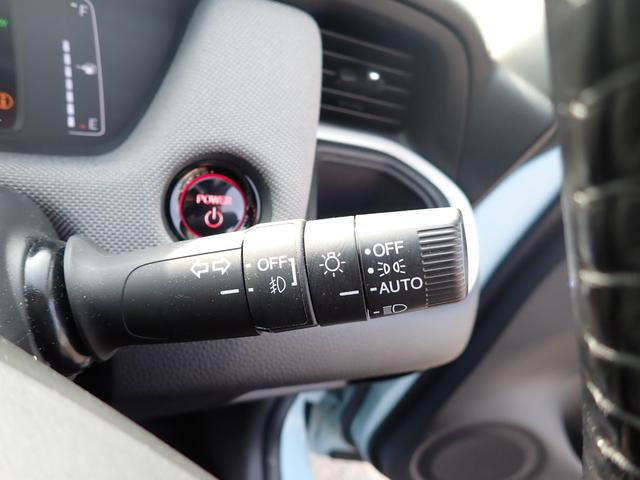 フィット ｅ：ＨＥＶクロスター　ナビ　フルセグ　Ｂｌｕｅｔｏｏｔｈ　バックカメラ　ＥＴＣ　前後ドラレコ　クルーズコントロール　フォグ　ＣＤ　ＤＶＤ　コーナーセンサー　ステアリングリモコン　電動パーキング　キーレス　レベライザー（12枚目）