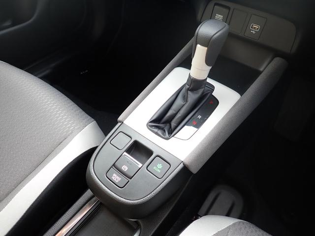 フィット ｅ：ＨＥＶクロスター　ナビ　フルセグ　Ｂｌｕｅｔｏｏｔｈ　バックカメラ　ＥＴＣ　前後ドラレコ　クルーズコントロール　フォグ　ＣＤ　ＤＶＤ　コーナーセンサー　ステアリングリモコン　電動パーキング　キーレス　レベライザー（23枚目）