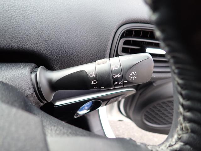 プリウス Ｓ　４ＷＤ　ナビ　Ｂｌｕｅｔｏｏｔｈ　Ｂカメラ　オートライト　ＥＴＣ　フォグライト　ステアリングリモコン　クルコン　トヨタセーフティセンス（13枚目）