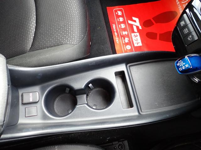 プリウス Ｓ　４ＷＤ　ナビ　Ｂｌｕｅｔｏｏｔｈ　Ｂカメラ　オートライト　ＥＴＣ　フォグライト　ステアリングリモコン　クルコン　トヨタセーフティセンス（25枚目）