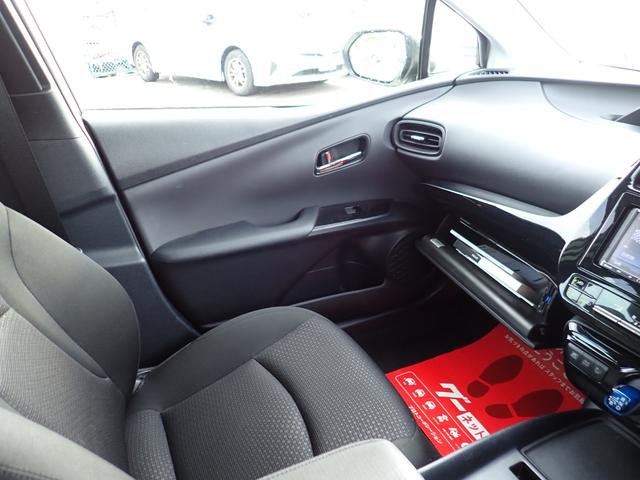 プリウス Ｓ　４ＷＤ　ナビ　Ｂｌｕｅｔｏｏｔｈ　Ｂカメラ　オートライト　ＥＴＣ　フォグライト　ステアリングリモコン　クルコン　トヨタセーフティセンス（27枚目）