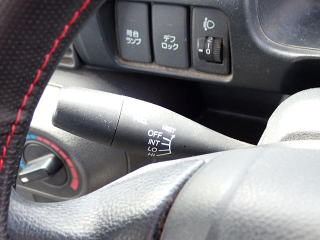 アクティトラック アタック　４ＷＤ　ＭＴ　ＦＭ　ＡＭ　パワステ　レベライザー　デフロック　荷台ランプ（12枚目）