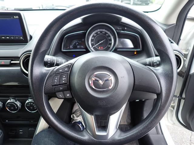 デミオ １３Ｓ　アーバンスタイリッシュモード　４ＷＤ　純正ナビ　フルセグ　ＣＤ／ＤＶＤ　ＢＴ　ＵＳＢ　ＥＴＣ　アイドリングストップ　　シートヒーター　横滑り防止　オートワイパー　オートライト（10枚目）