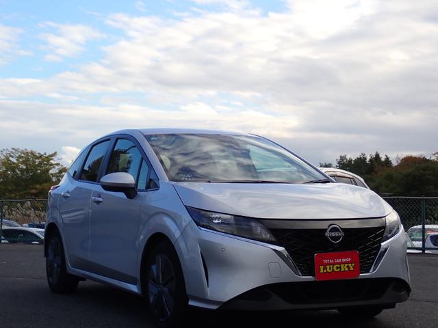 ノート ｅ－パワー　Ｘ　ＦＯＵＲ　４ＷＤ　ナビ　バックカメラ　Ｂｌｕｅｔｏｏｔｈ　ラジオ　前ドライブレコーダー　ＥＴＣ　ハンドルヒーター　オートライト　ステアリングリモコン　電動格納ミラー　キーレス　プッシュスタート（3枚目）