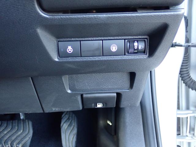 ノート ｅ－パワー　Ｘ　ＦＯＵＲ　４ＷＤ　ナビ　バックカメラ　Ｂｌｕｅｔｏｏｔｈ　ラジオ　前ドライブレコーダー　ＥＴＣ　ハンドルヒーター　オートライト　ステアリングリモコン　電動格納ミラー　キーレス　プッシュスタート（16枚目）