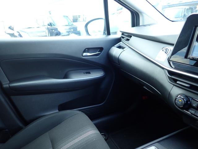 ノート ｅ－パワー　Ｘ　ＦＯＵＲ　４ＷＤ　ナビ　バックカメラ　Ｂｌｕｅｔｏｏｔｈ　ラジオ　前ドライブレコーダー　ＥＴＣ　ハンドルヒーター　オートライト　ステアリングリモコン　電動格納ミラー　キーレス　プッシュスタート（25枚目）