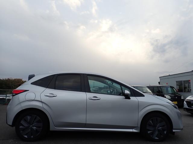 ノート ｅ－パワー　Ｘ　ＦＯＵＲ　４ＷＤ　ナビ　バックカメラ　Ｂｌｕｅｔｏｏｔｈ　ラジオ　前ドライブレコーダー　ＥＴＣ　ハンドルヒーター　オートライト　ステアリングリモコン　電動格納ミラー　キーレス　プッシュスタート（32枚目）